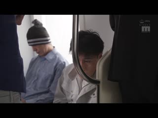电车通学中的迷你裙学生妹被包围集团搞痴汉 揉捏巨臀精液喷发18发寂静轮姦 小野六花 MIDV-599