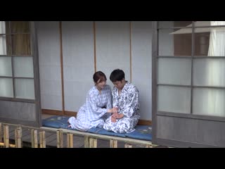 与儿子般年纪相差大的打工处男学生们来泡温泉的美熟女兼职主妇，喝醉酒后变得热情…我们都是39歳兼职主妇响的真爱势力 大槻响 FJIN-057