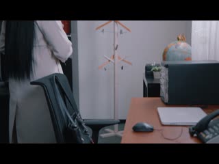 人妻秘書、充滿汗水和親吻的社長室中出性交 挑逗性慾的下流肉體秘書―。 七海蒂娜 JUR-466