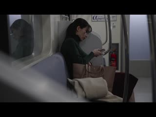 最終自慰電車 空無一人的車廂裡，美麗的毛髮OL展開股間，自慰聲響彌漫… 鈴木真夕 MOON-041