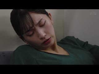 最終自慰電車 空無一人的車廂裡，美麗的毛髮OL展開股間，自慰聲響彌漫… 鈴木真夕 MOON-041
