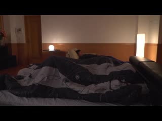 棉被裡忍住声音抽插性交声音还是外漏快要出包的不伦生活 川上奈奈美 DVAJ-449