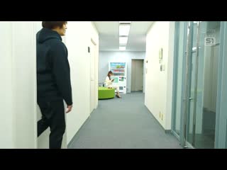 新人運動主播就算被電視台指派給人氣運動選手也無法拒絕…被用蠻力插入的活塞運動，爽到要死了。楓富愛 SONE-785