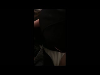 与大胸部吸引青春期男孩目光的同学再会，由于他变得更加变态，展示出比以前更紧密的胸部并舔肉棒，所以我甚至射精了2次。 OMG-007