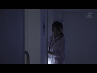 偷窥传言可爱巨乳性感专门夜勤护理师伊藤一手拿手电筒一手帮患者性处理巡逻的我…… 伊藤舞雪 CAWD-589