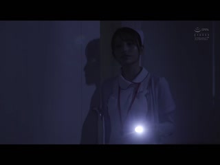 偷窥传言可爱巨乳性感专门夜勤护理师伊藤一手拿手电筒一手帮患者性处理巡逻的我…… 伊藤舞雪 CAWD-589