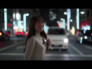 职业:六本木勤务人气包厢妹 对我一见锺情的活泼可爱苗条巨乳大学生住宿不伦中出性交。佐藤汐 EBWH-034