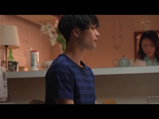 我决定要让喜欢的母亲在7日间堕落。 10年间、持续隐藏在内心的禁断感情―。 水野优香 ROE-070