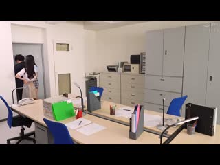 幼驯染以上、不伦未满。早上醒来，发现自己与两个人妻幼驯染有了意想不到的肉体关係！？但因为没有做爱的记忆，所以哭着要求再来一次… HNTRZ-013