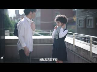 曾经喜欢我的土气儿时玩伴，已经进化成洋溢妩媚的巨乳人妻，于是我们无套抽插直到性慾耗尽…。栗山莉绪 JUQ-752
