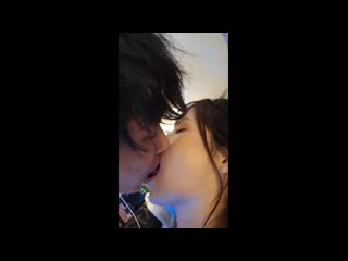 一直以来想要和大学裡胸部丰满的前辈单独喝酒。仰慕的前辈比我想像中更淫荡，是个虐待狂，变态...。不断高潮并喷出大量淫水，整个房间都被弄得一塌煳涂... OMG-005