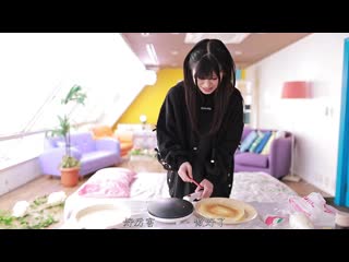 脱衣展现超苗条身躯！！可丽饼店打工的等身大女大生 超高潮大痉挛3本番出道！！ 越智爱良 CAWD-237