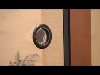 在網路爆紅的溫泉旅館看板娘是巨乳美人姊妹！ ！ 2 UMD-977