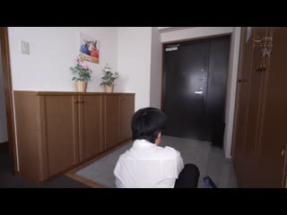 与不太擅长与阿姨玩摔角的我，被她多次用顔骑式打桩 。 藤森里穗 DASS-548