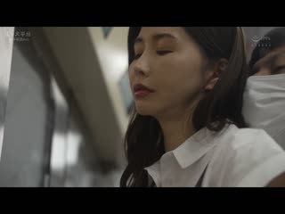 被摸、玩弄、侵犯 痴汉集团在夏日满员电车的肉棒包围网。 爱弓凉 JUQ-856