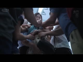 被摸、玩弄、侵犯 痴汉集团在夏日满员电车的肉棒包围网。 爱弓凉 JUQ-856