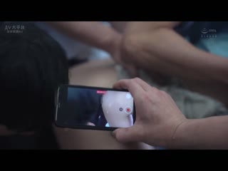 被摸、玩弄、侵犯 痴汉集团在夏日满员电车的肉棒包围网。 爱弓凉 JUQ-856