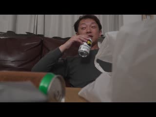 错误收到的外送包裹裡竟然有大量的情色用品！？隔壁那个高傲的美人酒店小姐其实是个社交障碍，每週做8次自慰，还有强烈的被强姦愿望，性慾完全爆发的怪物！水川润 DVEH-053