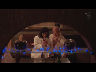 与初恋对象睽违30年再会。如同回到学生时期般、沉溺于名为青春的不伦…。 平冈里枝子 ROE-057