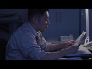 被汗流浃背的人妻压倒性的摇摆，我竟然连腰都没动一下就中出了 宫下华奈 JUR-415