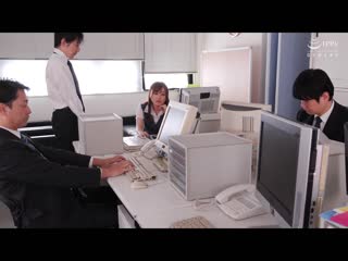 在办公室两人独处的瞬间做爱的女上司与部下 佐藤汐 VEMA-221