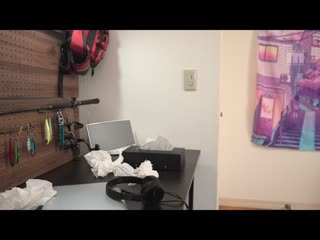 我记得我遇见了我儿时的朋友，她已经长大成为家乡有名的荡妇，并在三天三夜的时间裡为她射精了十二次。 MIDV-715