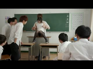 文化祭被学生们强硬轮姦强暴的新任女教师 唯井真寻 STARS-438