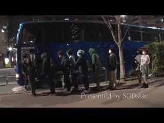 对演唱会返家的嗨咖美少女在夜型巴士密着痴汉 调教成为持续开腿的方便女人 西元明沙 STARS-643