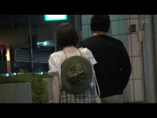 对演唱会返家的嗨咖美少女在夜型巴士密着痴汉 调教成为持续开腿的方便女人 西元明沙 STARS-643