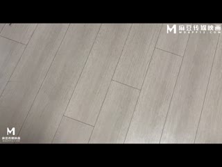 麻豆传媒 出差提前回来老婆被别的男人当狗一样操 m-319