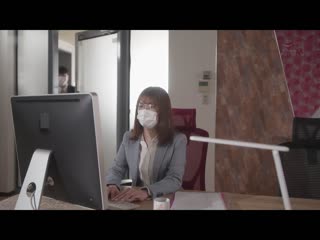 知道看起来自爱的同事OL山岸的闷骚本性后…在两人独处的办公室裡持续沉溺于中出性交的秘密一周 山岸逢花 PRED-444