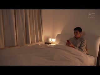 肢體接觸過度，殺死中年男人的黏膩巨乳 神級身材的年輕妻子中出受歡迎不倫 宮本留衣 EYAN-204