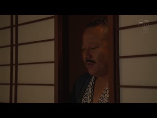 原作:星野龙一 人妻x3汤烟凌情 累积超过10万次下载！！震撼的束缚轮姦剧！！在旅途中放松身心的人妻们，毫不留情地被凌辱调教！！在Madonna真实再现！！！ URE-107