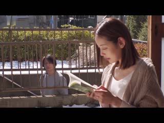 我与住宿的太太发生了肉体关係，虽然我差点被留级，但我还是在骯脏的公寓房间裡窝着做爱直到天亮。 美咲佳奈 DVAJ-658