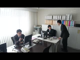 想确认爱情让妻子与絶伦后辈2人独处3小时…不拔出追击中出合计16发妻子被睡走的NTR故事 栗山莉绪 JUQ-392