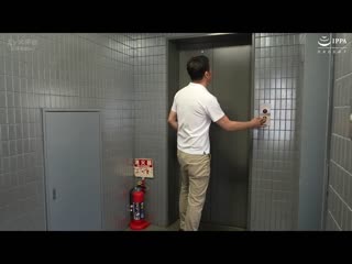 被隔壁的绝伦邻居小隻马妹子诱惑…以前的青梅竹马成长为淫荡女子！恶作剧小恶魔痴女玩弄让人理性崩坏中出性爱 美云空 FOCS-215