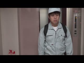 在充满汗水与精液味道让人难受的破烂房间与鲔鱼肚中年大叔肌肤密着体液蒸发交尾 七森莉莉 SSIS-574