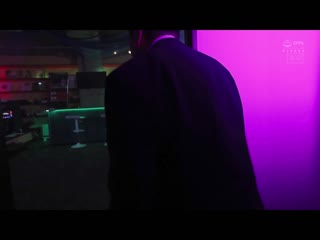 你第一次来夜店吗？ 这裡很昏暗所以不管做什么都没关係喔 要不要和我无套做爱到早上？暗闇突然逆搭讪中出高潮性爱 美谷朱里 HMN-291