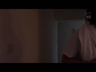 醉酒的后辈满是破绽… 输给轻浮无防备露出胸部一整晩都在做爱的我 天音真比奈 SSIS-530