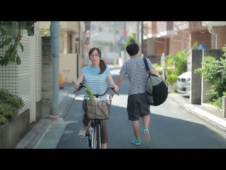 住对面房间的土气妈妈脚踏车人妻在老公不在时、让我看见全裸身体的那天是不伦中出OK的信好 JULIA HMN-516