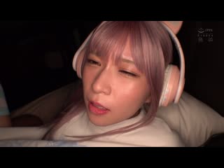 萌袖 细身美脚 尽情中出 对从顺角色扮演少女猛烈抽插 绝对着衣性交 圆井萌华 MUKC-084