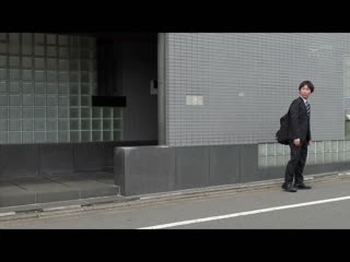与儿子朋友5年之间持续着砲友关係。 与小鲜肉的不讲理玩火…沉溺于中出情事的我。 松本翔子 JUQ-576