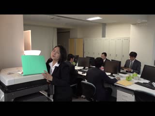 代替老公的高傲女上司、耻辱的客诉对应。 被恶劣男人用固定按摩棒持续强制道歉絶顶的人妻―。 绫濑麻衣子 JUL-813