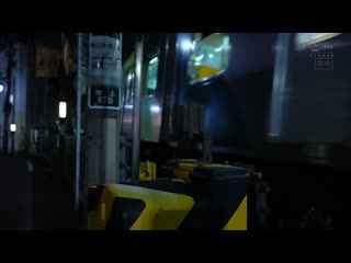 信任的幼驯染和去喝酒，她因为错过末班车而不得不去爱情旅馆…顺势做爱，结果发现绝伦鸡巴的配合度太好，一夜之间多次偷情中出。3个幼驯染错过末班车，NTR 美谷朱音 HMN-669