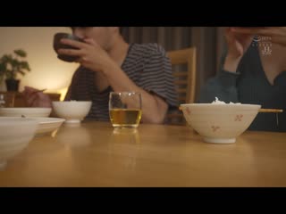 只有嘴唇还不够。用着舌头交络的浓厚唾液性交。 森日向子 HSODA-010
