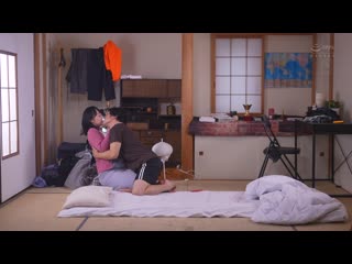 家人全部搬走后的老家，与母亲共度的乱伦日子―。 中岛美南 ROE-491