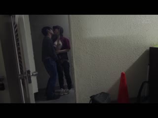 隐藏火辣身材在牛丼连锁店工作的打工主妇与打工学生不戴套酩酊大醉不伦中出 宫岛芽衣 STARS-905