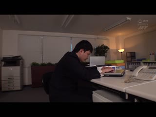 在黑色企业天天加班身为社畜的我与才色兼备的已婚女上司搞起性爱服务加班…。 泷川惠理 NGOD-162