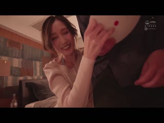 喝醉了就变得想要做爱 高贵巨乳岳母酒乱淫乱展现下流妩媚抽插宴会到早上 JULIA WAAA-277