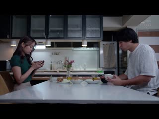 『一週三天和妻子做爱』的自豪朋友，让我每週五，每次射3-4发，总共射18发中出的那个妻子。 市来真寻 JUR-224